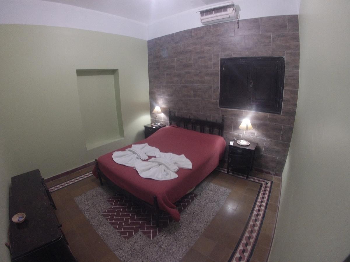 Hostal Sante Тиногаста Екстериор снимка